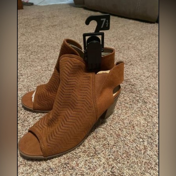 Shoes - Womens Time & Tru Memory Foam Shoes Size 7